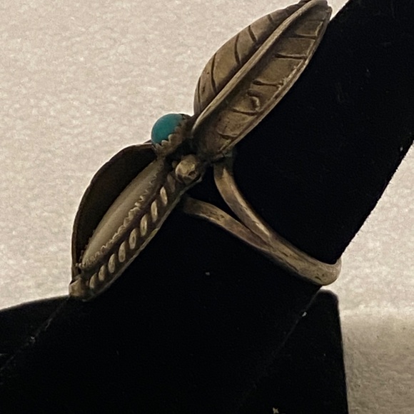 Old Pawn Mother of Pearl and Turquoise Ring - Picture 3 of 13